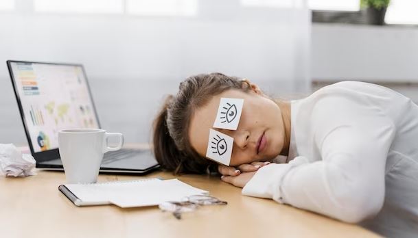 Зошто сите сме поспани денес? Експерт објаснува како топлините и и летното сметање на времето влијаат на нашето здравје