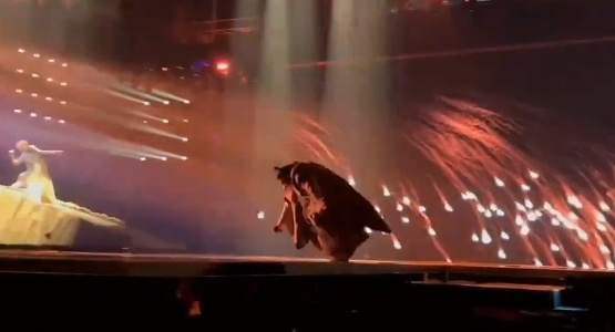 Претставничката на Украина на Евровизија падна среде сцена за време на нејзиниот настап (видео)