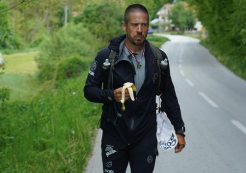 „Ме чека 7 километри длабока трева“: Никола Роквиќ на пешачењето до Грција наиде на морничава ситуација (фото)