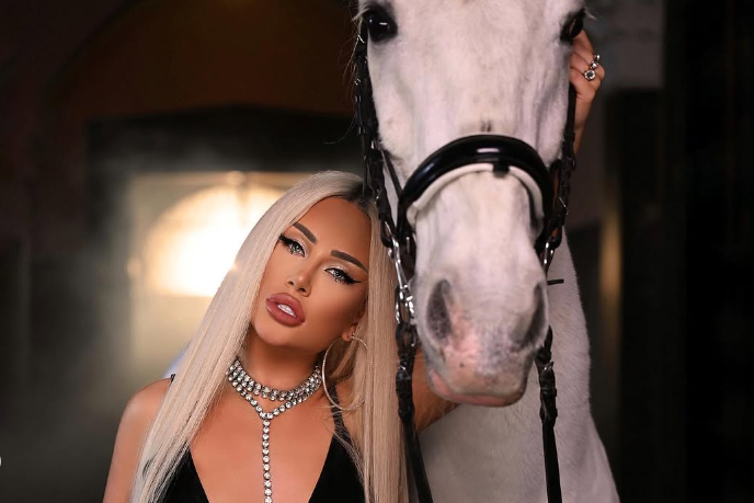 Гери Никол има „га*е и пол“: Бугарската пејачка го растурила телесниот раскош мошне обилно, а сексапилот разбирливо, пуштен на најсилно (ВИДЕО)