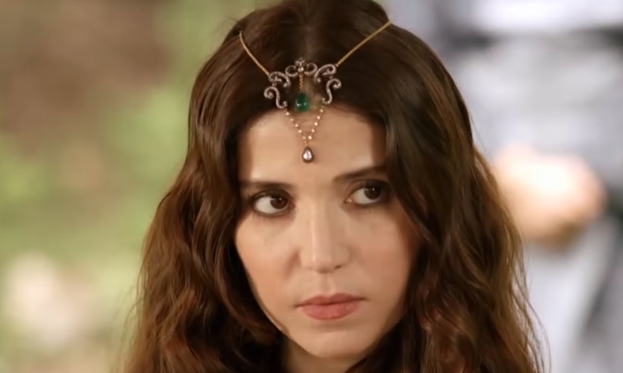 Беше успешна во манекенството, течно зборува пет јазици: Каде е денес Хатиџе султан од серијата „Сулејман Величествениот“?