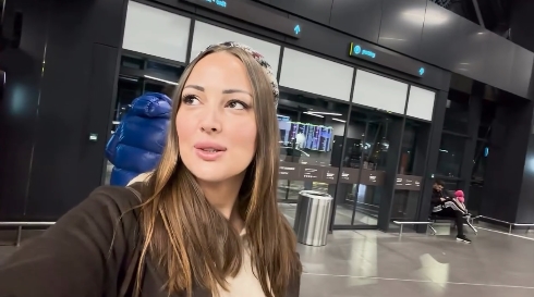 Александра Пријовиќ не сте ја виделе ваква: Пејачката се сними наутро во тренерка и без шминка (фото)