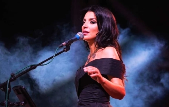 „Ве молам за совет“  – Пејачката Андријана Јаневска мета на измама