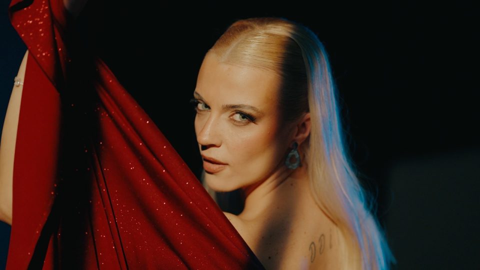 Тамара Волческа во ново, смело и најзрело издание досега – „Не бројам до три“ (ВИДЕО)